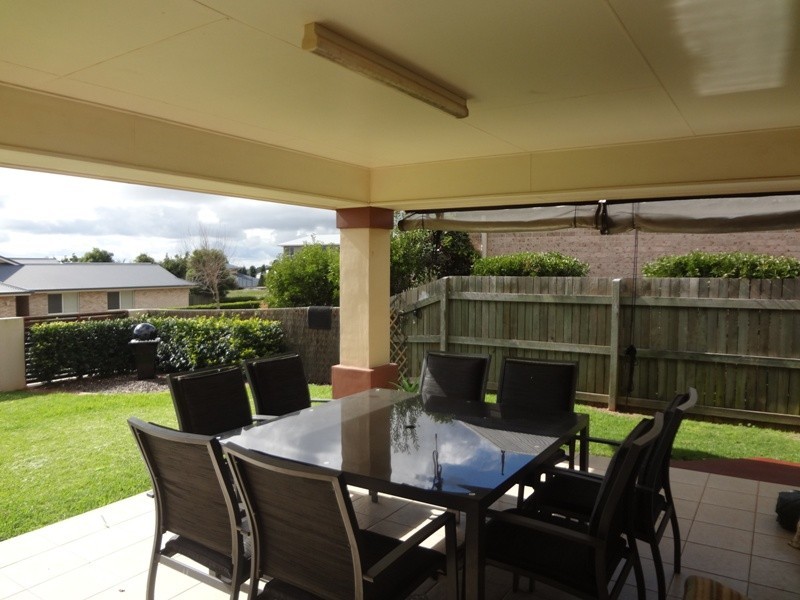 4 Banksdale Drive, Middle Ridge QLD 4350