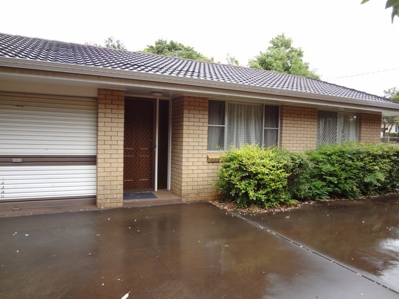 1/244 Alderley Street, Centenary Heights QLD 4350