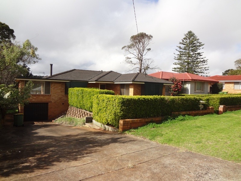 16 Catto Street, Centenary Heights QLD 4350