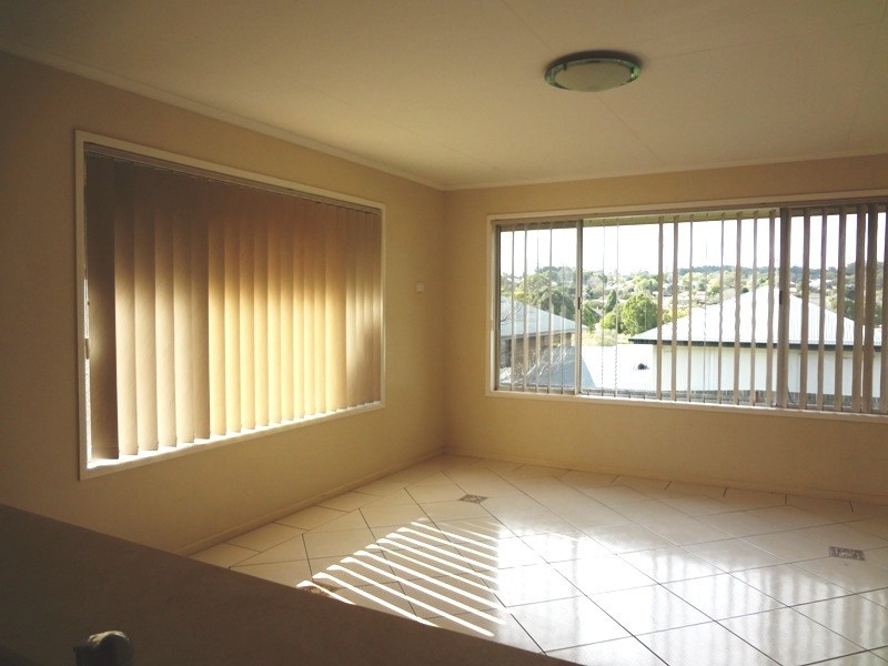 16 Catto Street, Centenary Heights QLD 4350