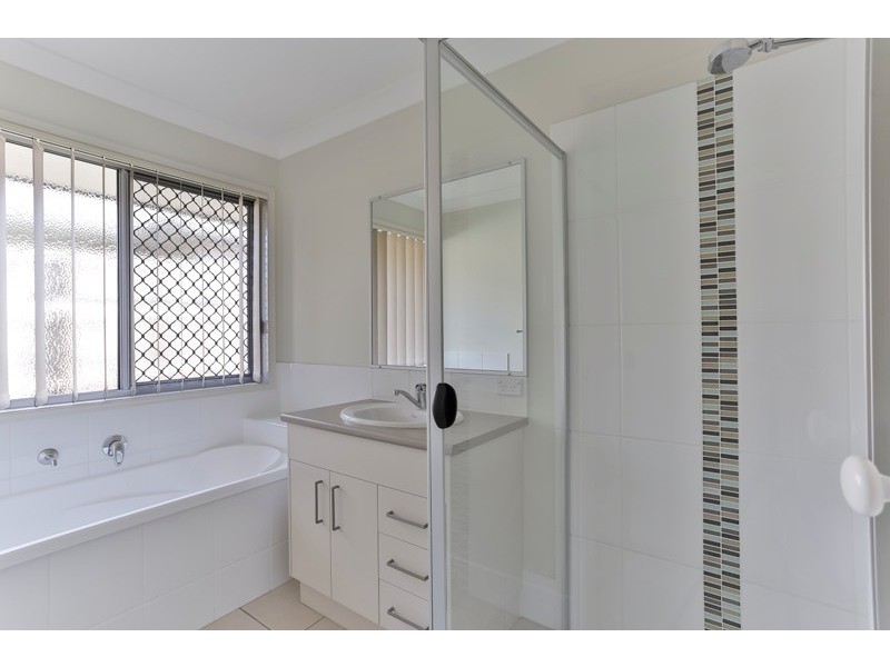 10 Sweeney Street, Kearneys Spring QLD 4350