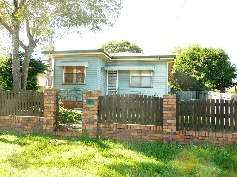 6 Waverley Street, North Toowoomba QLD 4350