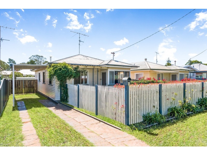 9 Weetwood Street, Newtown QLD 4350