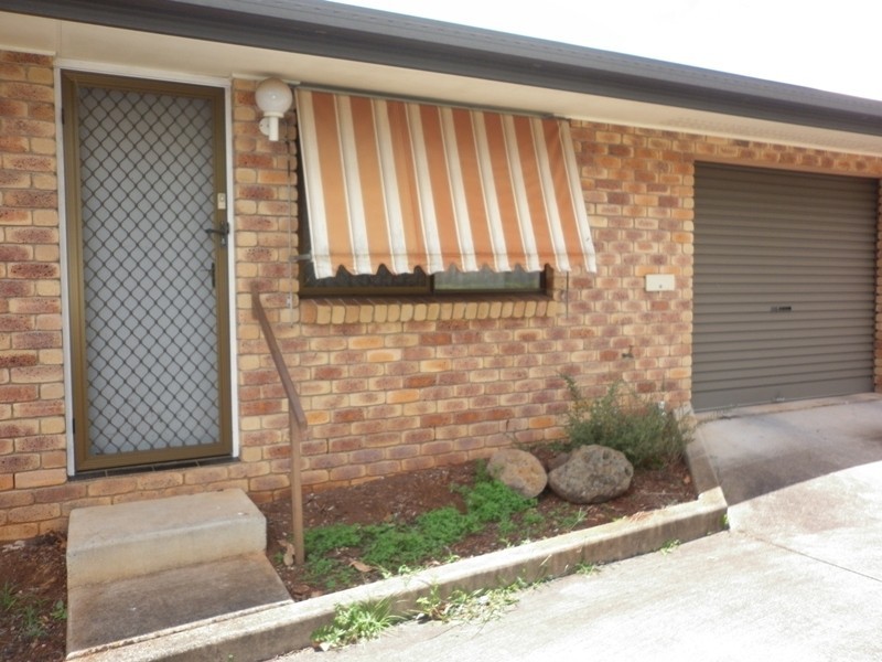 2/4 Eton Street, East Toowoomba QLD 4350