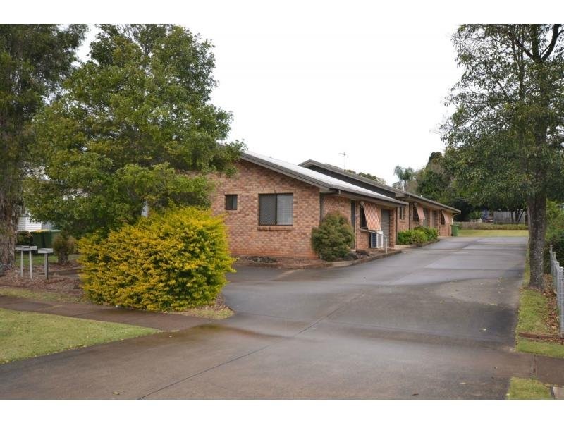 2/4 Eton Street, East Toowoomba QLD 4350