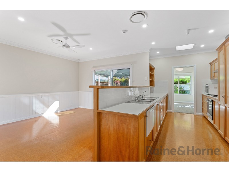 1A New Street, Mount Lofty QLD 4350