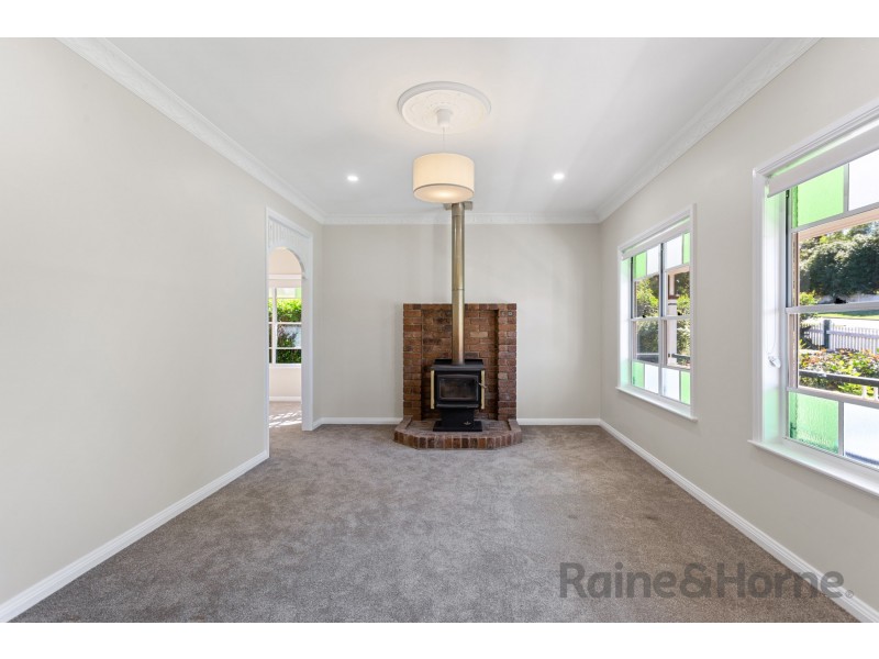 1A New Street, Mount Lofty QLD 4350