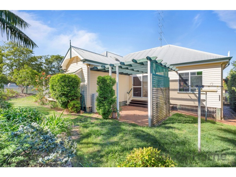 1A New Street, Mount Lofty QLD 4350