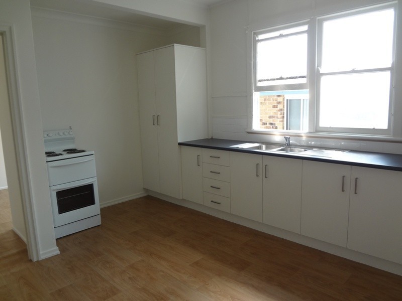 8 Hamilton Street, Newtown QLD 4350