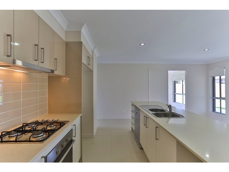 15 McIntosh Street, Westbrook QLD 4350