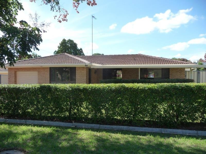 11 Hibiscus Drive, Centenary Heights QLD 4350