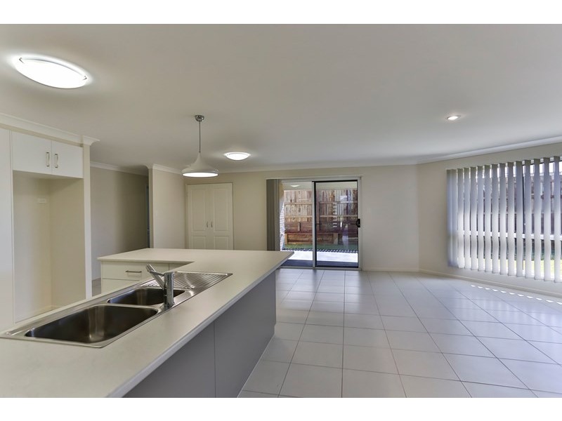 19 McGee Drive, Kearneys Spring QLD 4350