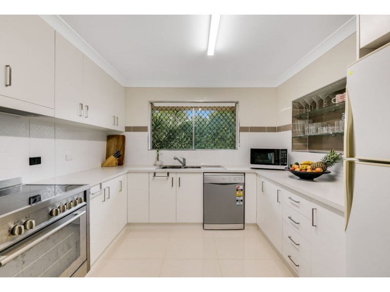 25 Welcombe Avenue, Rockville QLD 4350