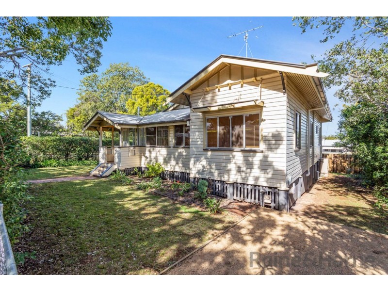 84 Bridge Street, East Toowoomba QLD 4350