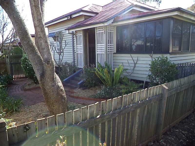 16 Clairmont Street, Newtown QLD 4350