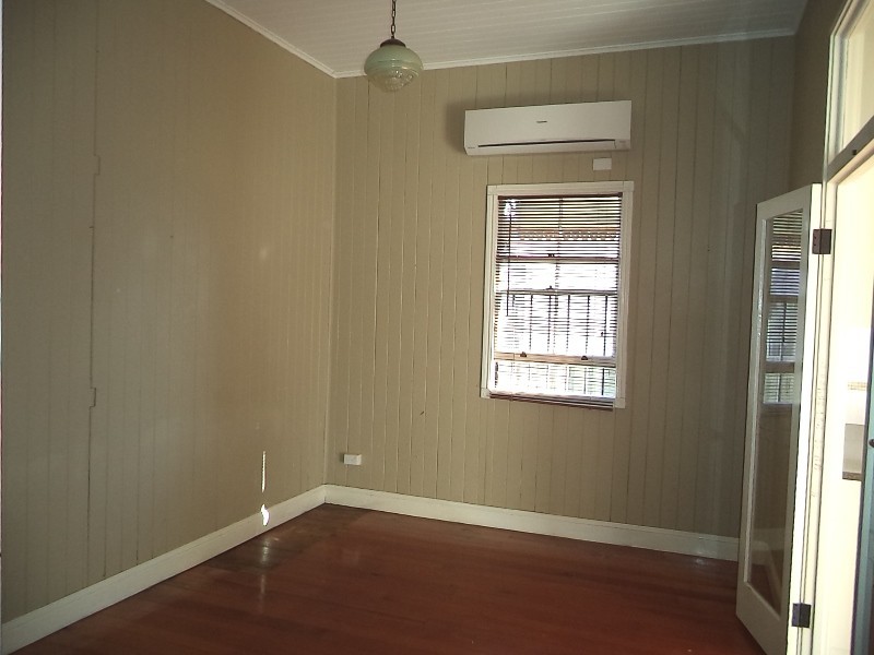 16 Clairmont Street, Newtown QLD 4350