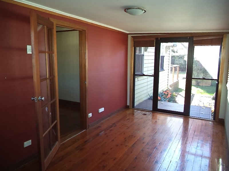 16 Clairmont Street, Newtown QLD 4350