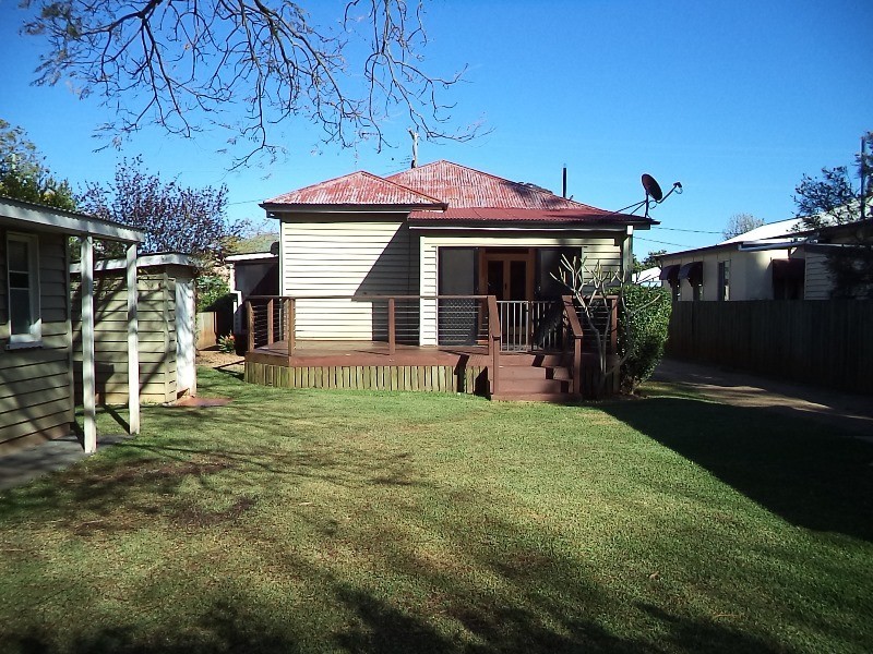 16 Clairmont Street, Newtown QLD 4350