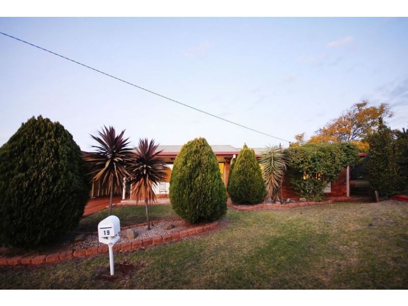 19 Melita Crescent, Wilsonton Heights QLD 4350