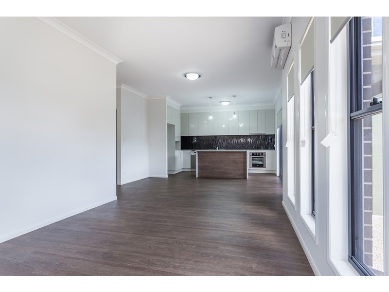 3/126 Long Street, Centenary Heights QLD 4350