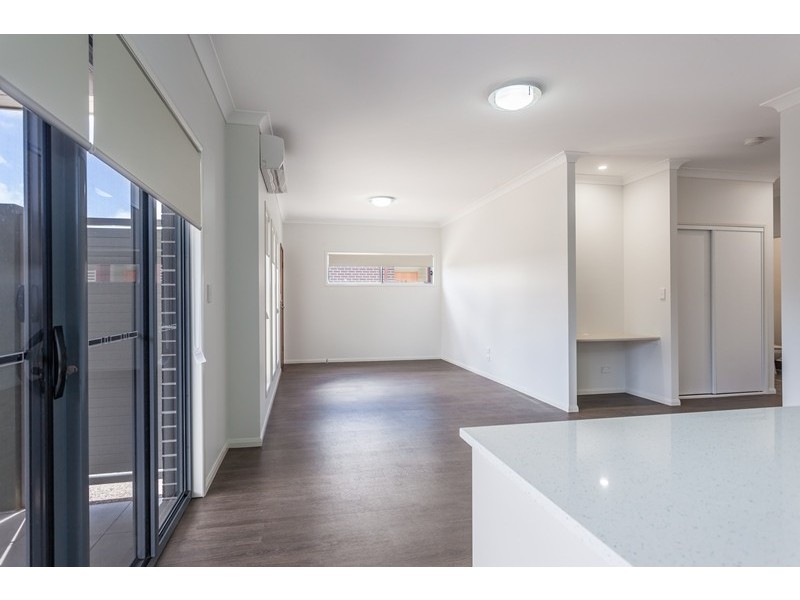 3/126 Long Street, Centenary Heights QLD 4350