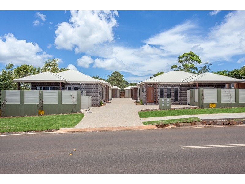 2/126 Long Street, Centenary Heights QLD 4350