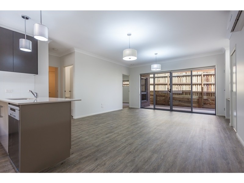 4/126 Long Street, Centenary Heights QLD 4350