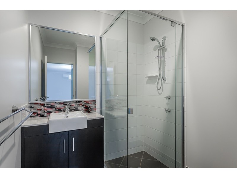 4/126 Long Street, Centenary Heights QLD 4350