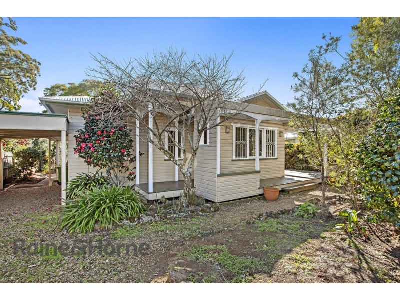 11 Simla Street, Mount Lofty QLD 4350