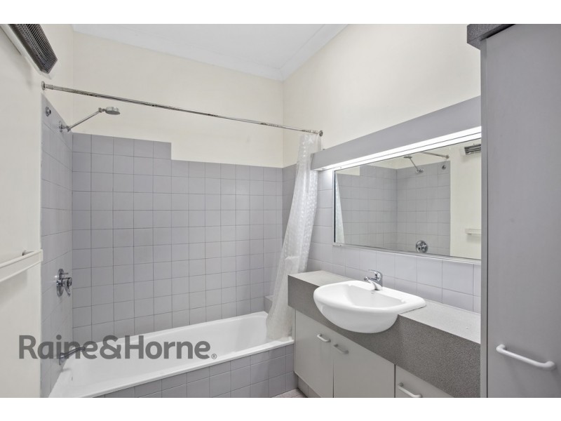 11 Simla Street, Mount Lofty QLD 4350