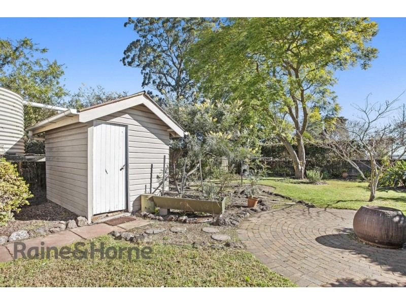 11 Simla Street, Mount Lofty QLD 4350