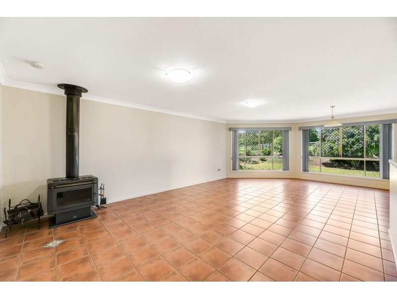 4 Brunswick Court, Glenvale QLD 4350