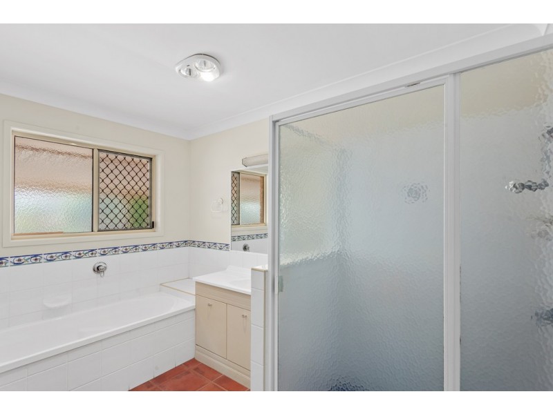 4 Brunswick Court, Glenvale QLD 4350