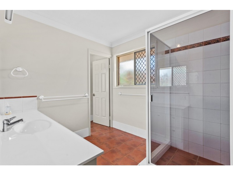 4 Brunswick Court, Glenvale QLD 4350