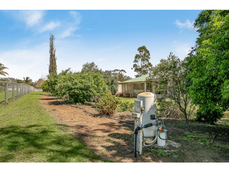 4 Brunswick Court, Glenvale QLD 4350