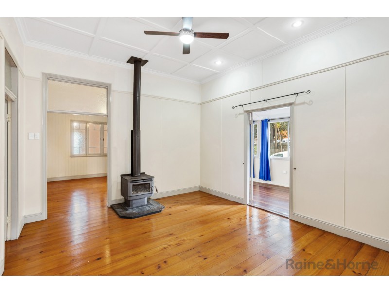 11 Mary Street, Mount Lofty QLD 4350