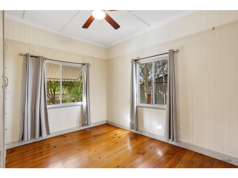 11 Mary Street, Mount Lofty QLD 4350