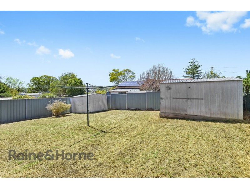 10 Hillview Avenue, Newtown QLD 4350