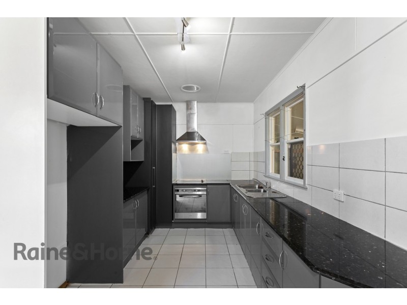 10 Hillview Avenue, Newtown QLD 4350