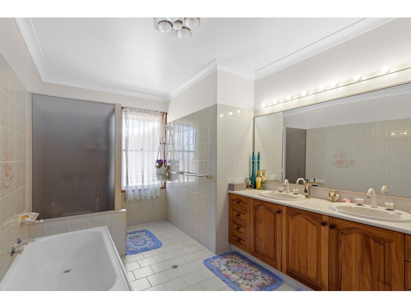 8 Katim Court, Cotswold Hills QLD 4350