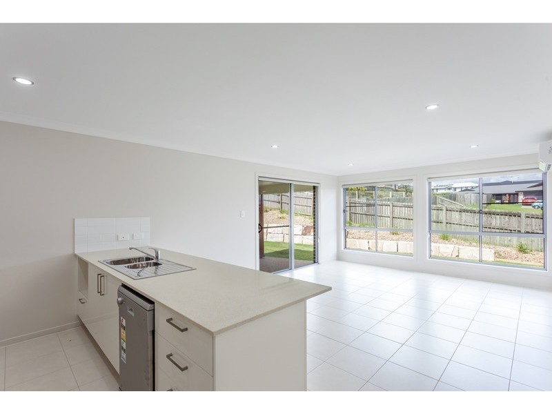 1/12 Cassidy Terrace, Mount Kynoch QLD 4350