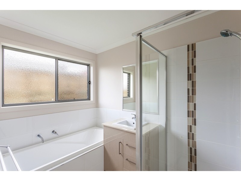 1/12 Cassidy Terrace, Mount Kynoch QLD 4350