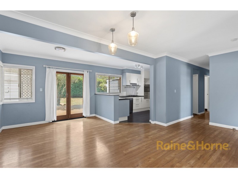 14 Sourris Street, Mount Lofty QLD 4350