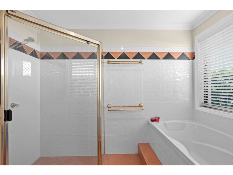 32 Wood Drive, Middle Ridge QLD 4350