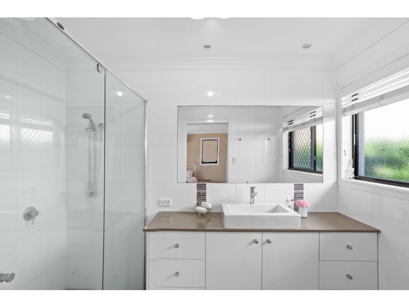 32 Wood Drive, Middle Ridge QLD 4350