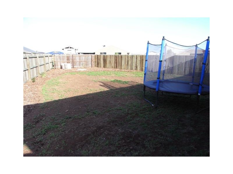 17 Woodville Court, Wyreema QLD 4352