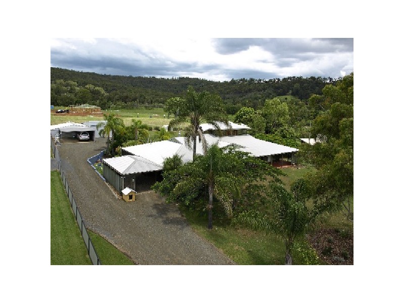 8 Vista Court, Withcott QLD 4352