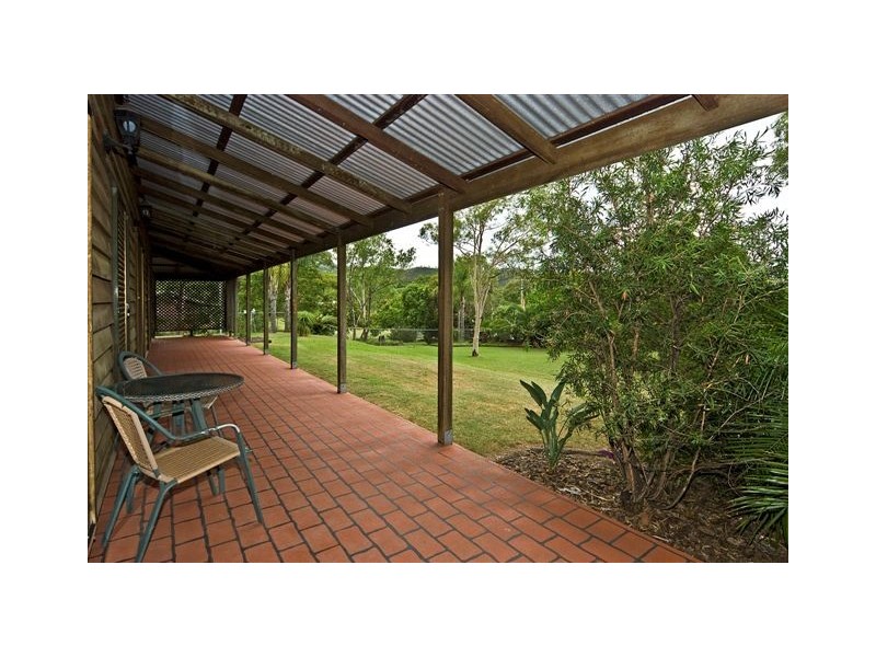 8 Vista Court, Withcott QLD 4352