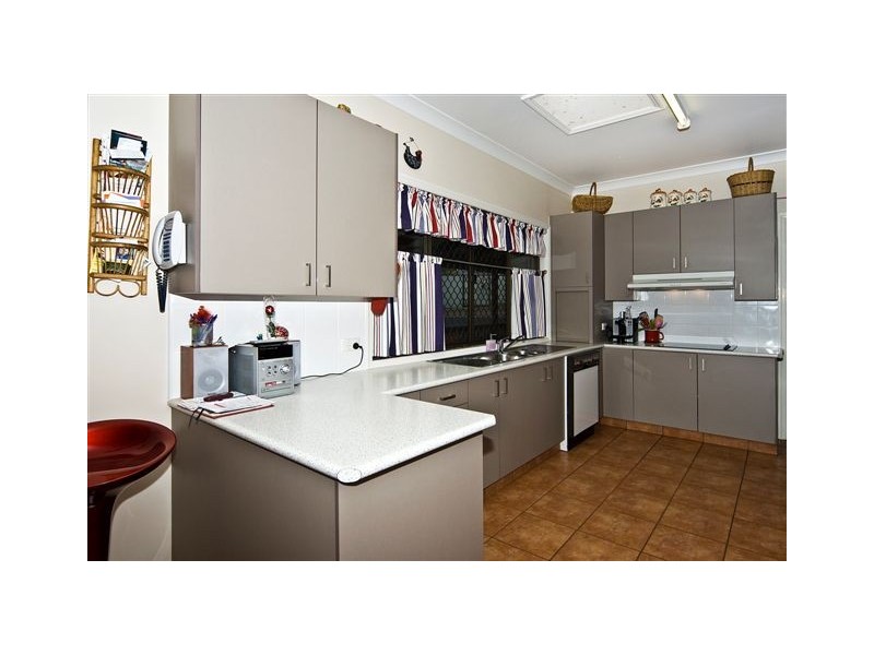 8 Vista Court, Withcott QLD 4352