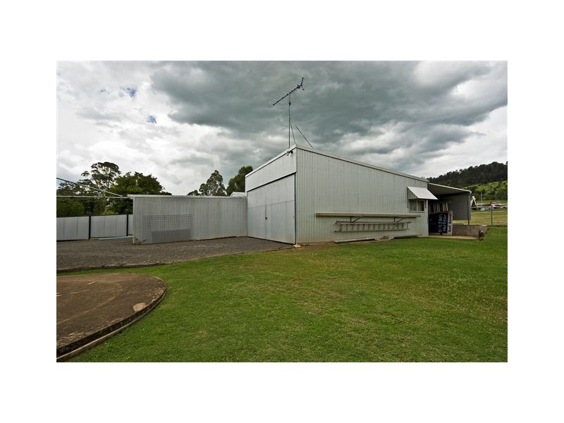 8 Vista Court, Withcott QLD 4352